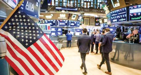 WALL ST EDGES UP IN THIN POST-HOLIDAY TRADE