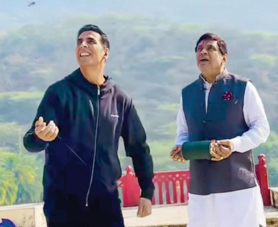Akshay Kumar Celebrates Makar Sankranti on Sets of 'Bhooth Bangla'