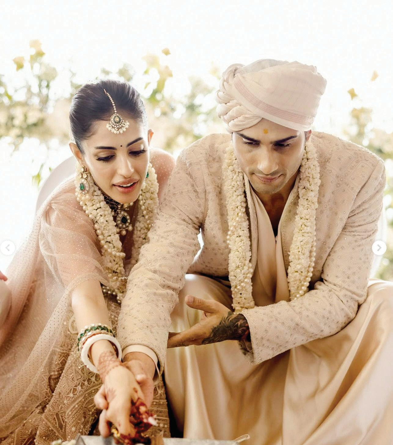 Prateik Babbar, Priya Banerjee tie the knot