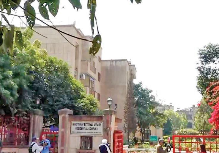 IFS officer jumps from 4th floor flat