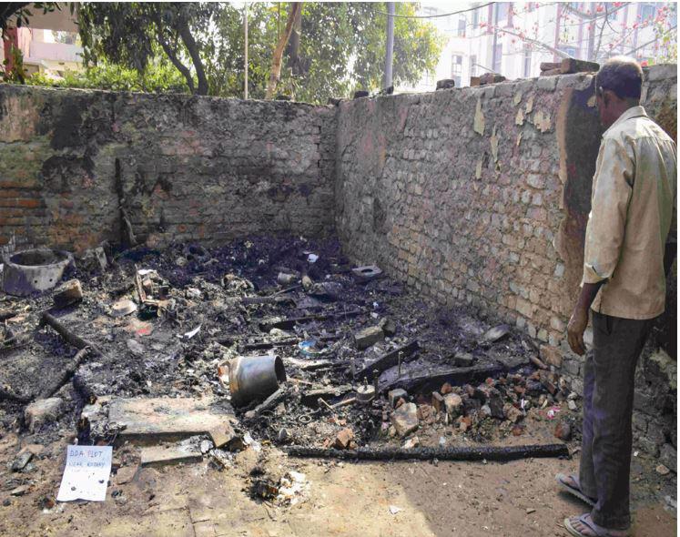 3 Charred to Death in Fire at Anand Vihar, Police Registers FIR