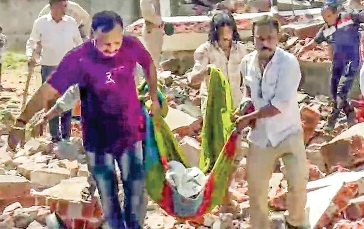 Blast at 'illegal' firecracker godown kills 18 in Gujarat
