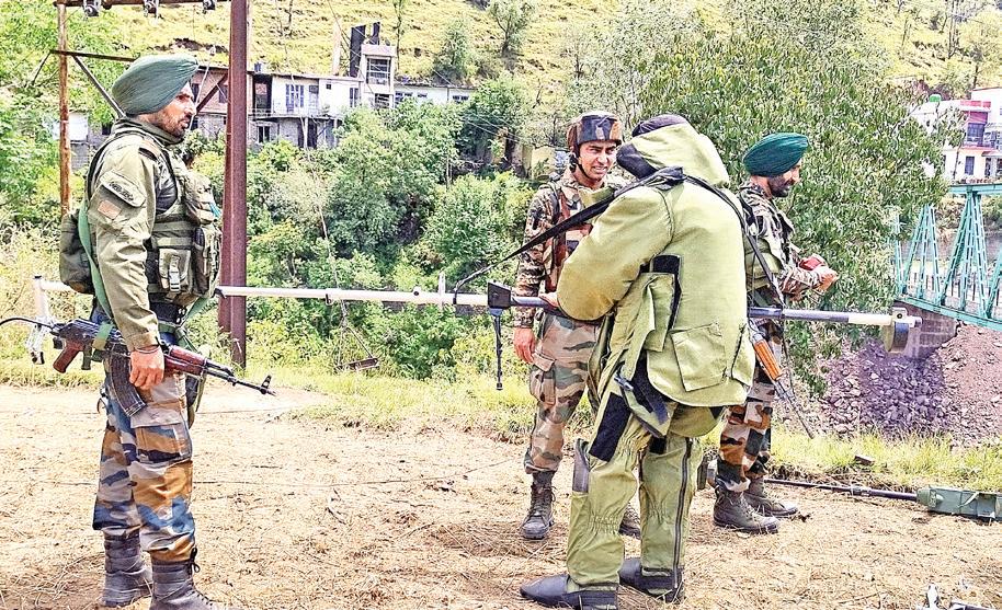 Missile debris, bomb found as border search continues