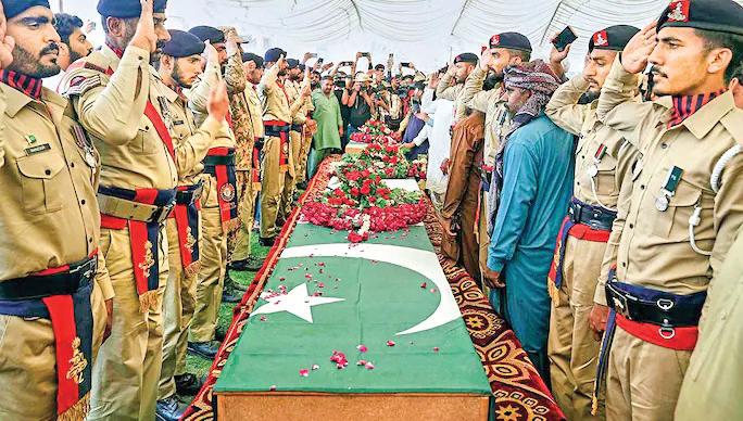 Pak President, PM Pay Tributes to Soldiers Killed in Indian Attacks