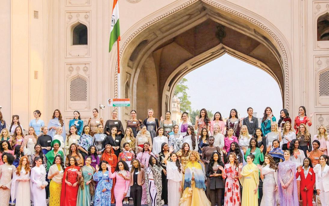 109 Contestants of Beauty Pageant Visit Charminar