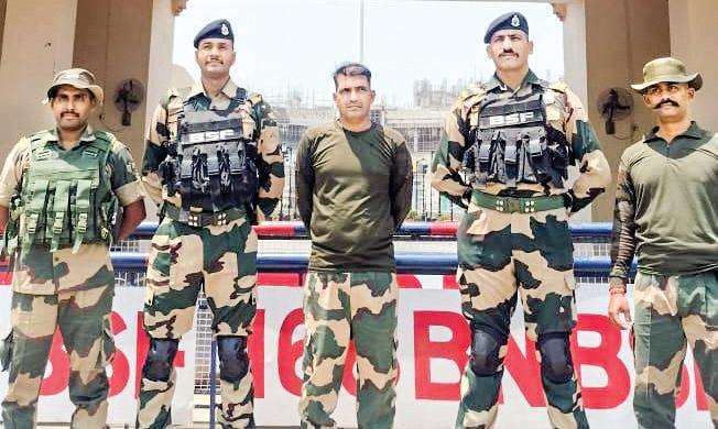 BSF JAWAN DETAINED BY PAKISTAN RETURNS HOME