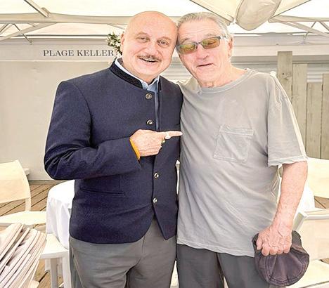 Anupam Kher meets with actor, friend Robert De Niro