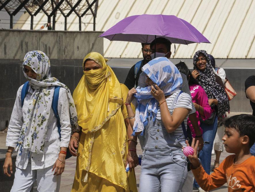 Delhi's max temp 41 deg Celsius, rain expected today