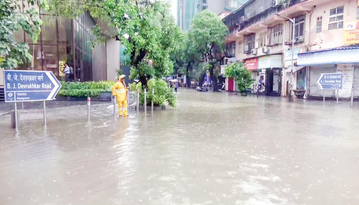 Monsoon Arrives Early in Mumbai, City Submerged