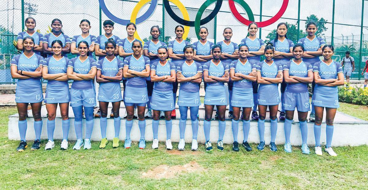 Junior Women's Hockey Team Loses