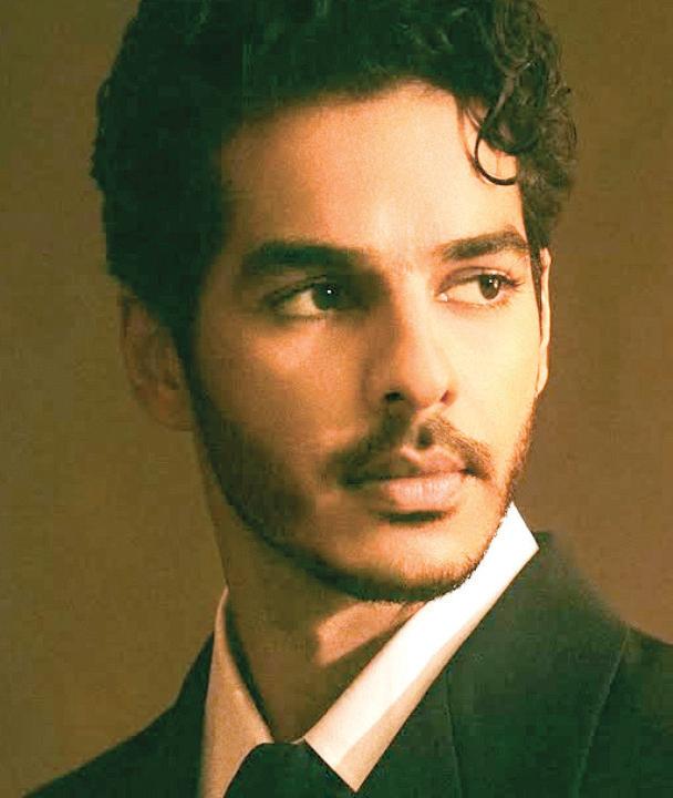 Ishaan Khatter Lights Up Miss World 2025 Stage