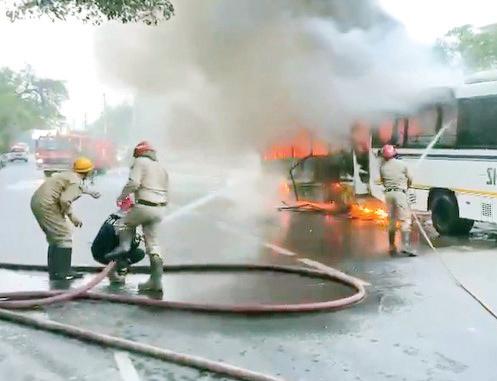 Fire breaks out in two buses on Pankha Road; no casualties