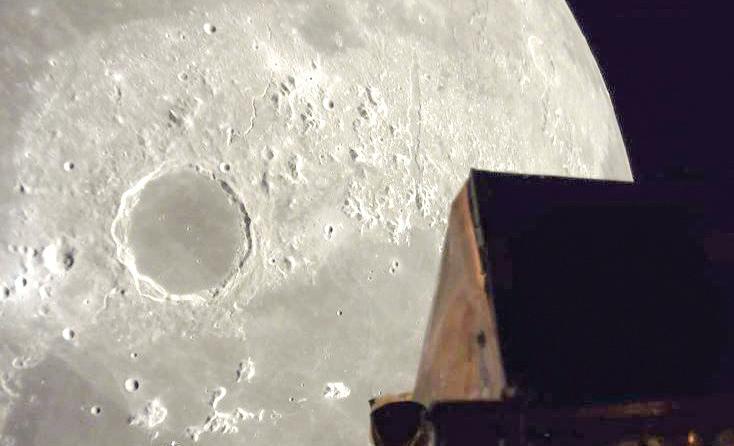 Japanese Lunar Lander Heads Toward Touchdown on Moon