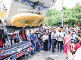 Anti-pollution machines to boost road cleaning efforts in city showcased