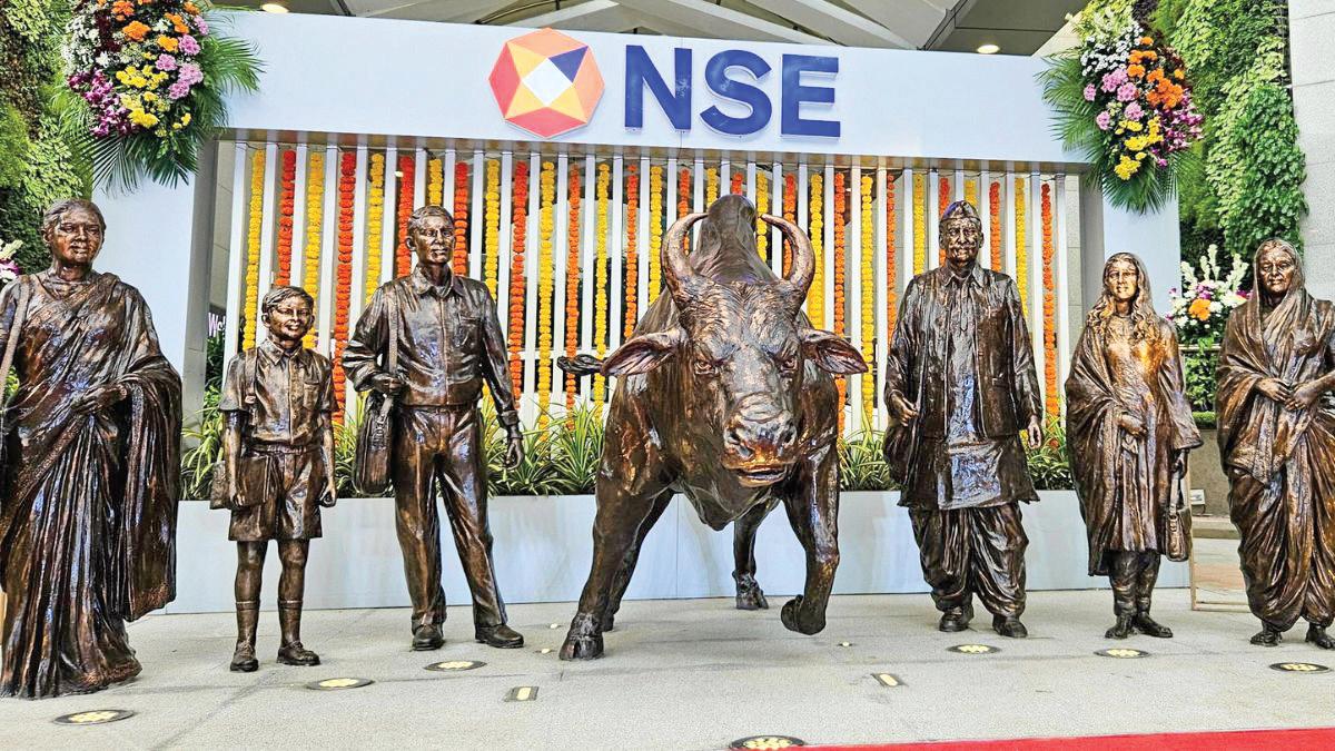Sensex, Nifty End in Negative Post-Weak IT, Finance Q1 Results