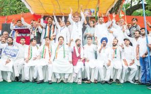 Congress Stages Protest to Demand Immediate Restoration of Statehood to J&K