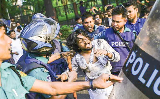 Students Protest as Bangladesh School Jet Crash Toll Rises to 31