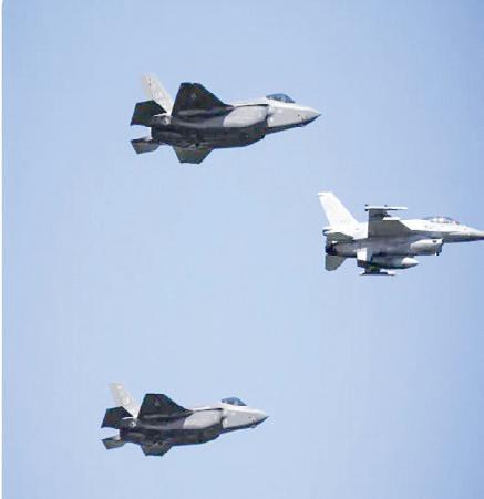 Poland scrambles jets amid Russia-Ukraine strikes
