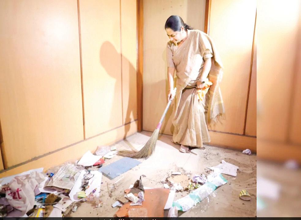 CM Gupta Launches Month-Long 'Delhi Ko Koode Se Azaadi' Campaign