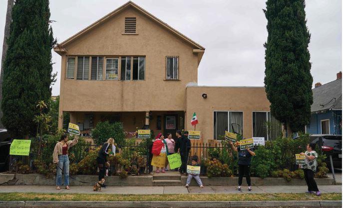 Trump's Crackdown Leaves LA's Undocumented Migrants on Brink of Homelessness