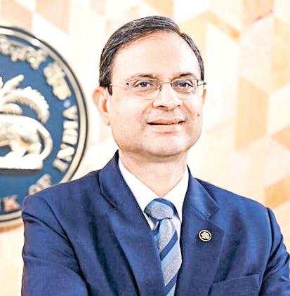 RBI Holds Rates Steady, Trims Inflation Forecast