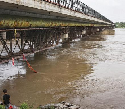 Yamuna River flows below danger mark
