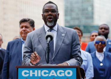 Chicago Mayor signs order to deter Trump's crackdown threat