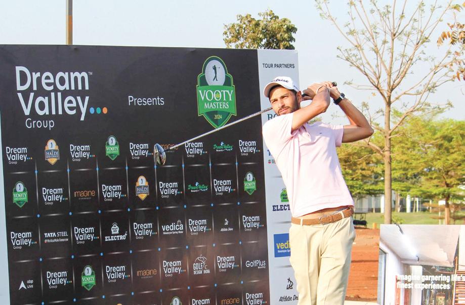 Shaurya Binu rallies to take lead, teenage pros shine