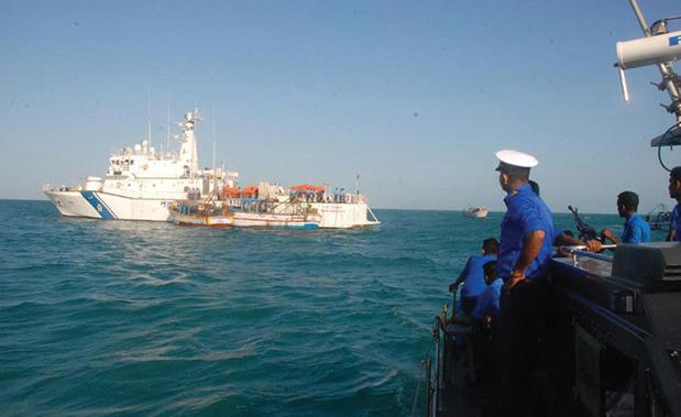 Sri Lankan Navy arrests 12 Karaikal fishermen near Kankesanthurai