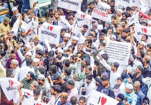 'I love Muhammad' graffiti sparks stir, clashes in Maha
