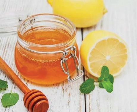 CELEBRATE WITH RADIANCE: NATURAL SKINCARE TIPS FOR THE FESTIVE SEASON