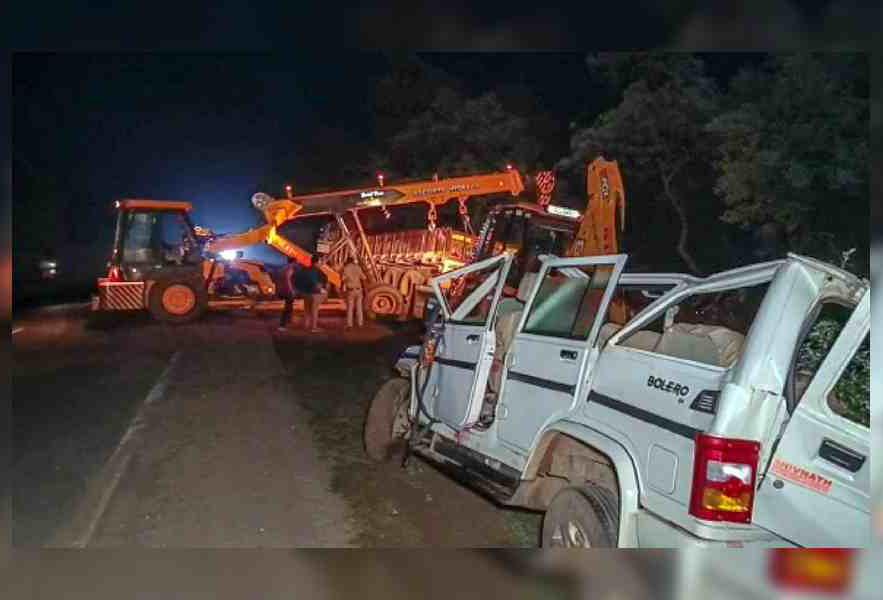 Five natives of West Bengal killed as SUV collides with truck in Chhattisgarh