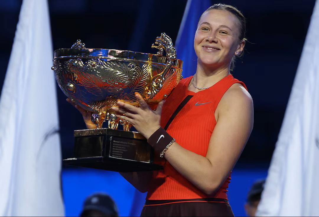 Anisimova fights off Noskova challenge to win China Open