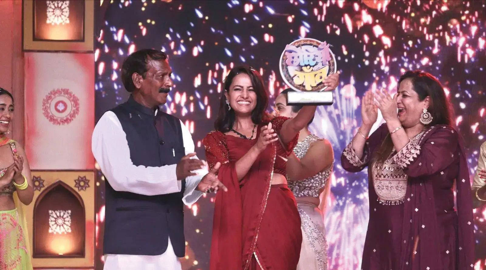 Anita Hassanandani wins 'Chhoriyan Chali Gaon'