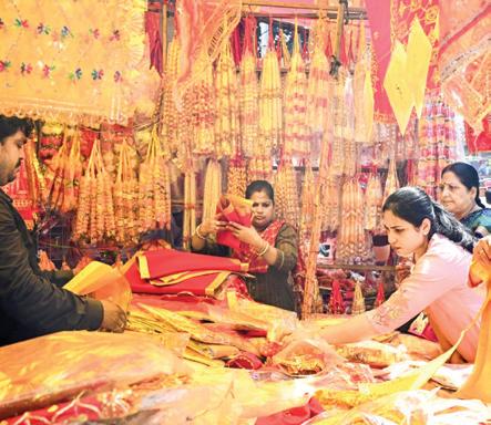 Festive season consumer spending to reach Rs 14 lakh crore
