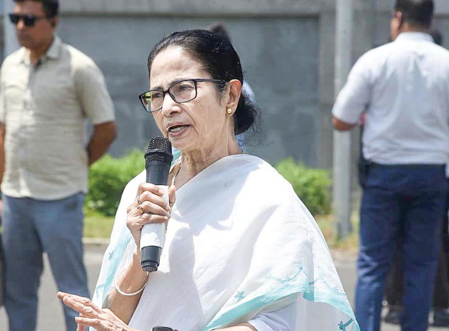 MAMATA DECLARES RS 5L EX-GRATIA, BLAMES DVC, CENTRE FOR ‘MAN-MADE DISASTER’