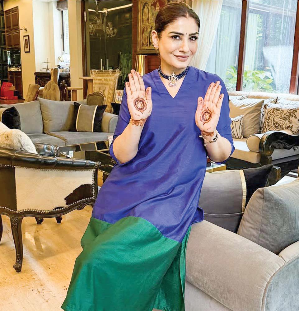 Raveena flaunts her Karwa Chauth mehendi