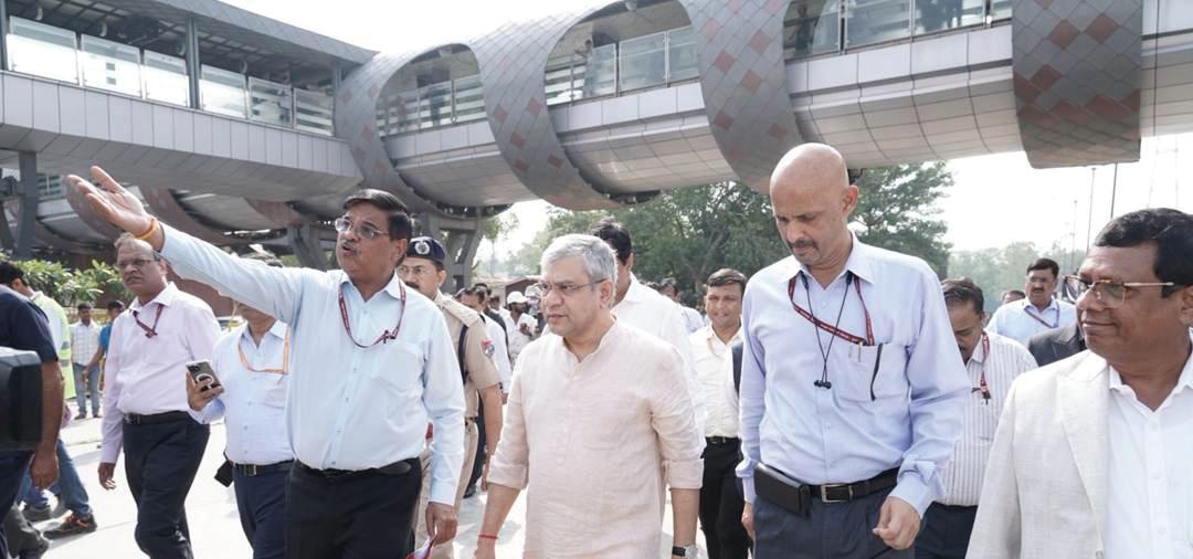 Vaishnaw inspects new Yatri Suvidha Kendra at Delhi station