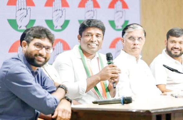 Ex-IAS officer Gopinathan joins Cong, hails party for fighting for justice
