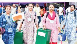 EC show-cause to 1,000 BLOs in Bengal for refusing SIR duties