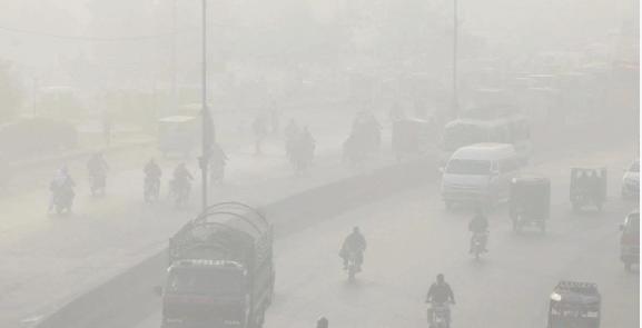 Lahore tops world’s pollution chart as AQI hits hazardous 412