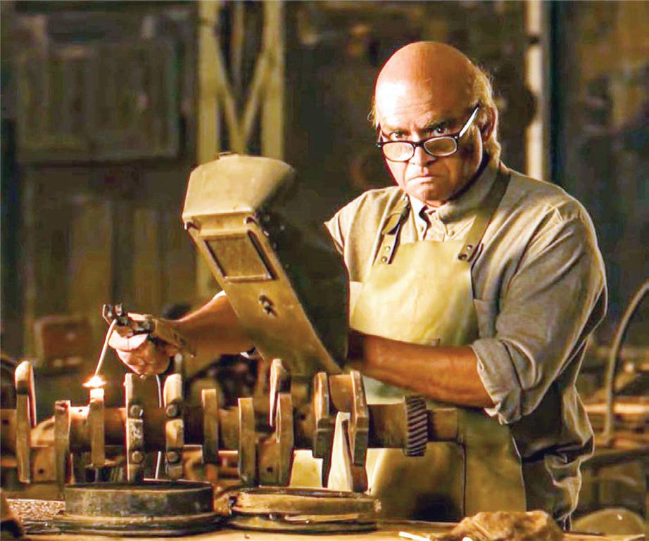 MADHAVAN TRANSFORMS INTO 'EDISON OF INDIA' IN BIOPIC 'GDN'