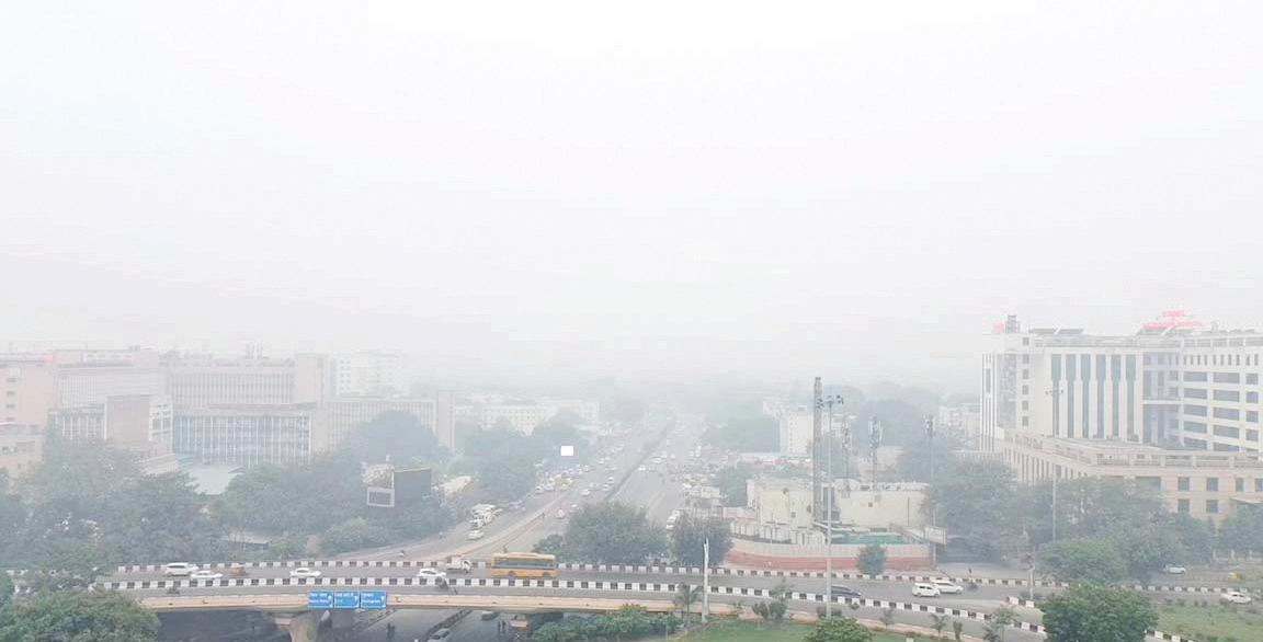 DELHI AIR QUALITY NEARS ‘SEVERE’ AS HAZE, SMOG BLANKET CITY