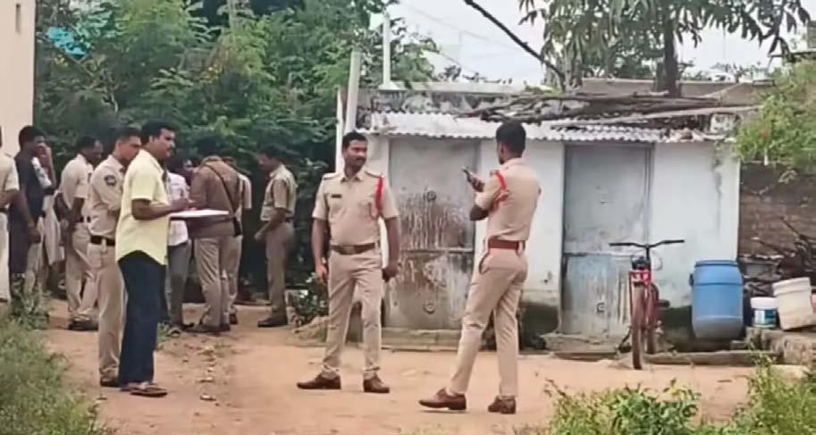 Man kills wife, daughter before hanging himself