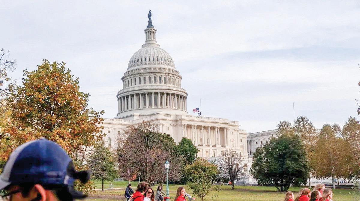 US SENATE VOTES TO END SHUTDOWN