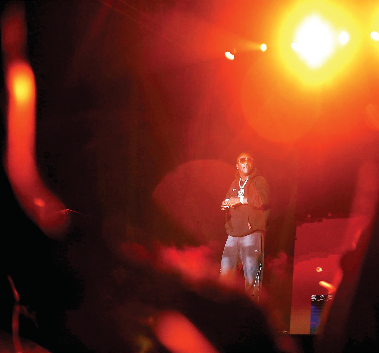 Akon stirs nostalgia at Delhi concert