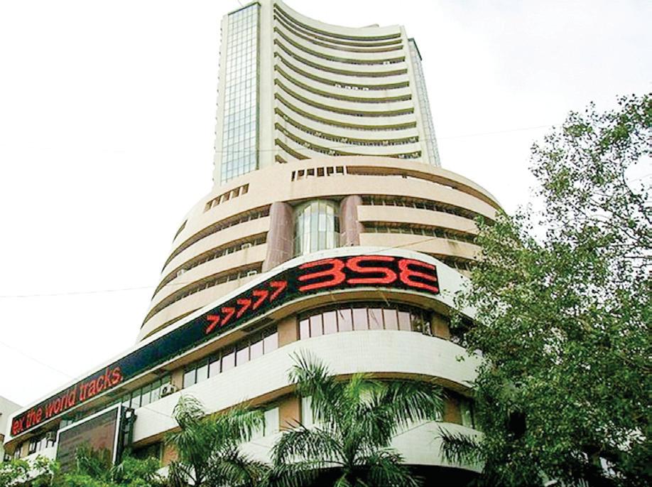 Volatility rules Indian stocks on Thursday, closed flat