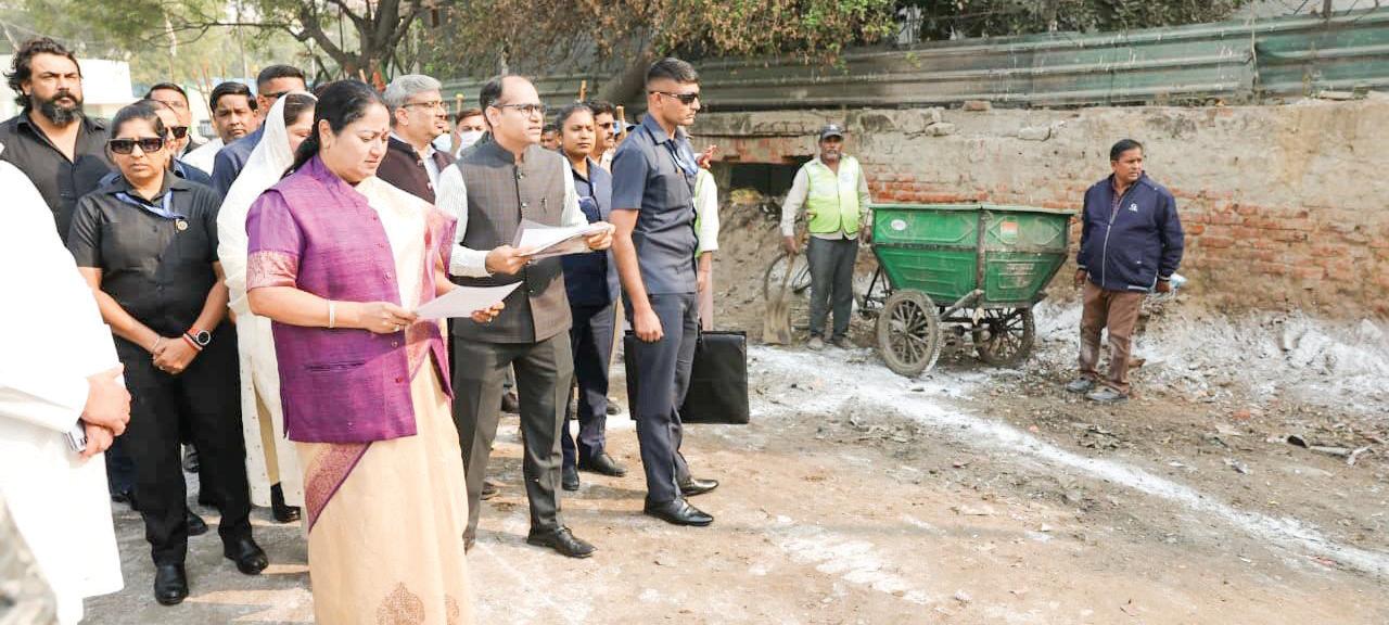 CM reviews waste drive in Tehkhand, Tughlakabad areas as pollution rises