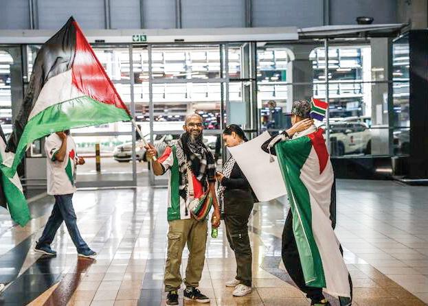 Over 150 Palestinians held on plane for 12 hours in South Africa