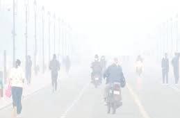 Thick smog engulfs Delhi as AQI reaches 385
